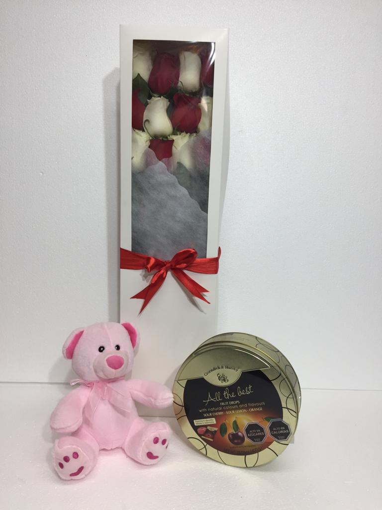 Caja con 12 Rosas ms Caramelos Mix de 200 Gramos y Oso de 19 cm